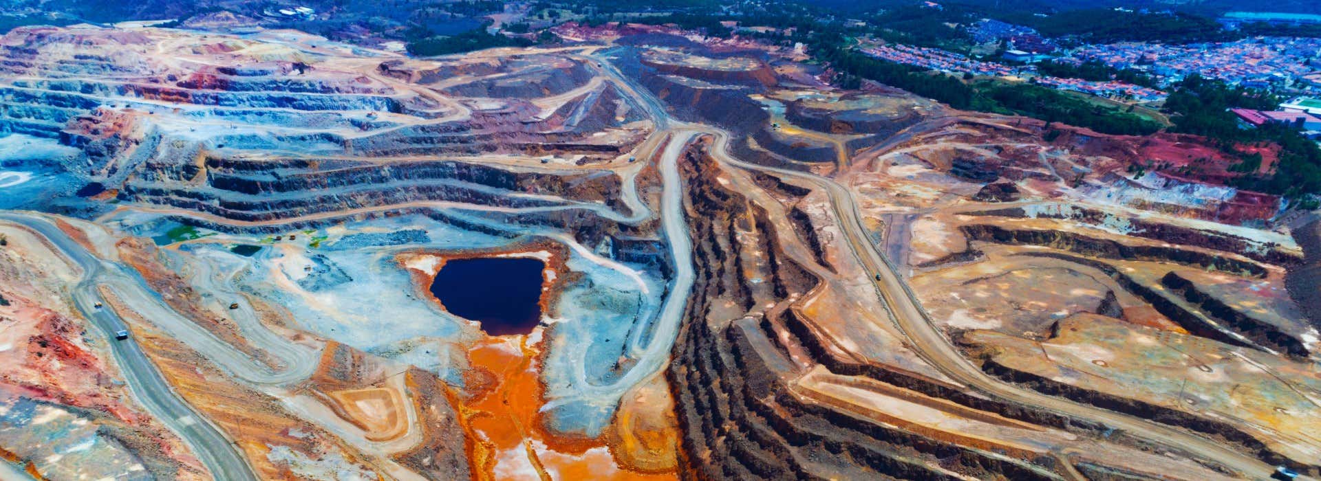 Minería y procesamiento de metales base